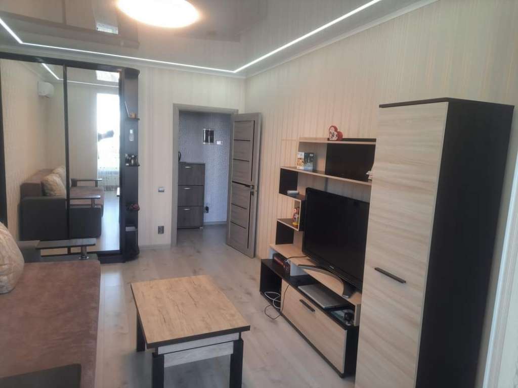 3-bedroom flat for sale  Kamyanets-Podilskyy