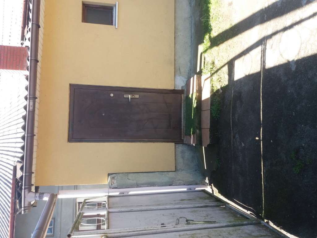 3-bedroom flat for sale  Pustomyty