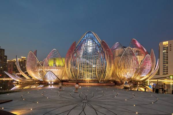 У Китаї відкрили вражаючу будівлю-квітку - The Lotus Building